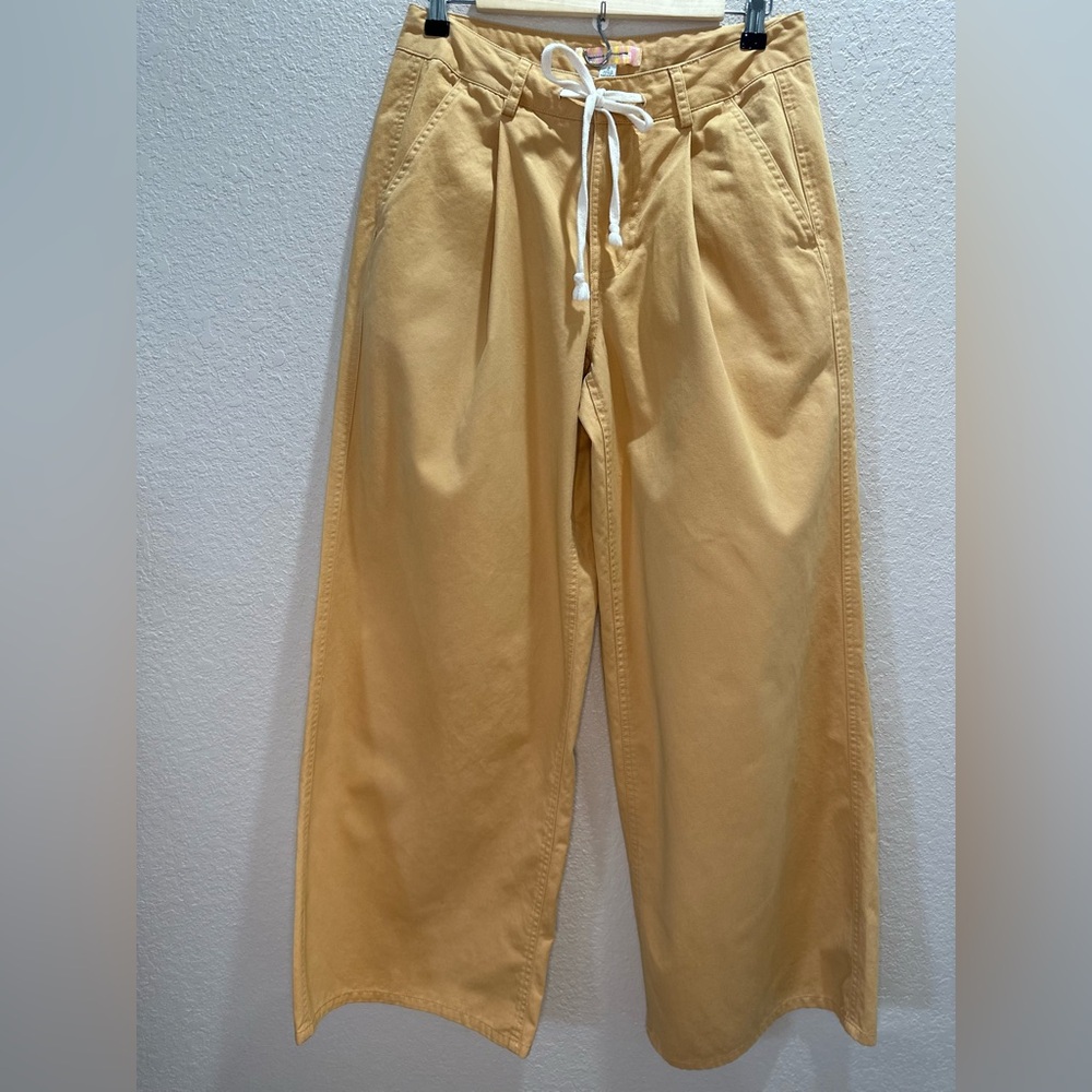 Urban Outfitters Isabella wide-leg pleated trousers in a mustard/tan color - Picture 2 of 4